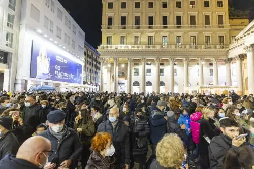Tre livelli di quarantena e super Green pass: ecco cosa cambierà