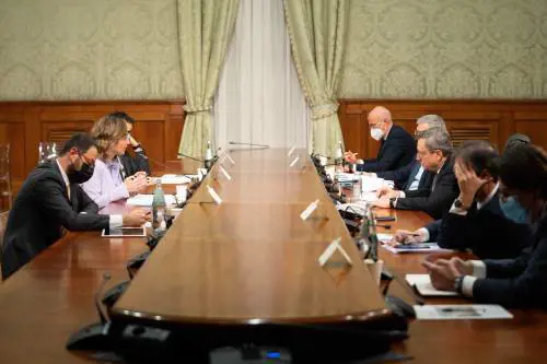 La sfilata dei partiti a Chigi. Il premier blinda la manovra