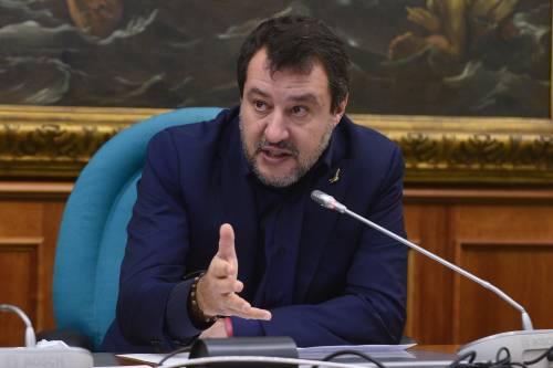 Salvini inchioda Orlando sul reddito 5s: "Quanti furbetti stranieri?"
