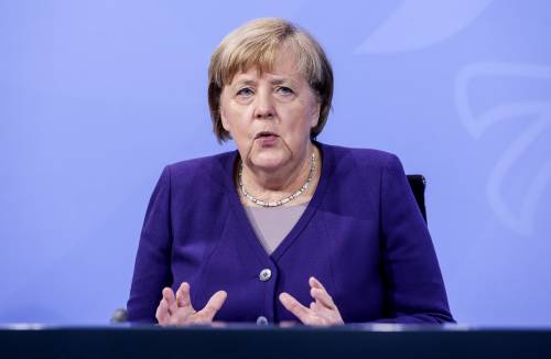 "Barbara guerra di aggressione della Russia": Merkel dura contro Putin