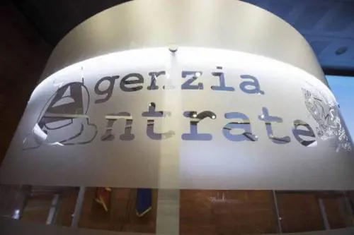 Verdetto Ocse: Italia spremuta dal fisco. Ma la Ue già avverte: "Attenti al debito"
