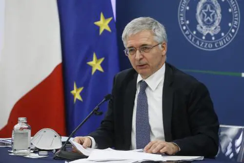 Spuntano altri 300 milioni per combattere il caro bollette. Confindustria contro i partiti