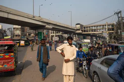 Rimuove poster di Maometto, picchiato a morte e bruciato: l'orrore in Pakistan