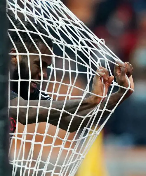 Milan, la marcia in più: correre più di tutti anche con le stampelle