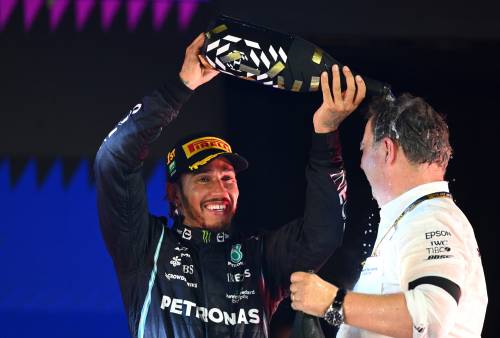 Lewis e Max, una lotta che spacca la Formula 1 tra "show" e "vergogna"