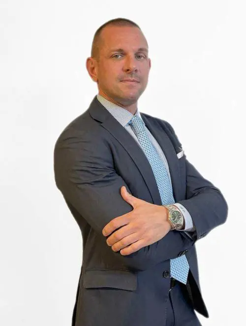 La politica dovrebbe riconquistare i cuori e le menti dei giovani prima che il voto