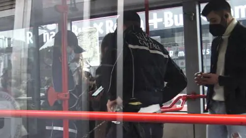 "Non ci sono abbastanza agenti". E i controlli su bus e metro partono in sordina