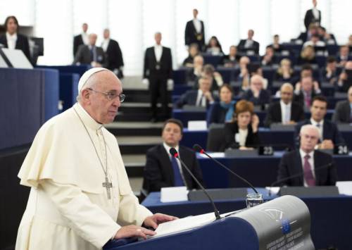 Per Bergoglio la UE è nazicomunista. Al Papa la tessera di CulturaIdentità
