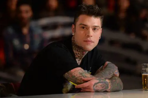 Fedez se la canta da solo: "Oggi ho il potere"