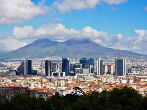 Istat, in un anno più di 85mila persone emigrate dalla Campania
