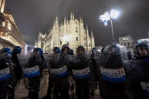 "Siamo stremati...". Scoppia l'ira delle forze dell'ordine