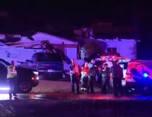 Un tornado abbatte un capannone Amazon: si temono morti