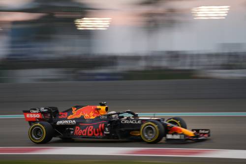Magia di Verstappen: è sua la pole position ad Abu Dhabi