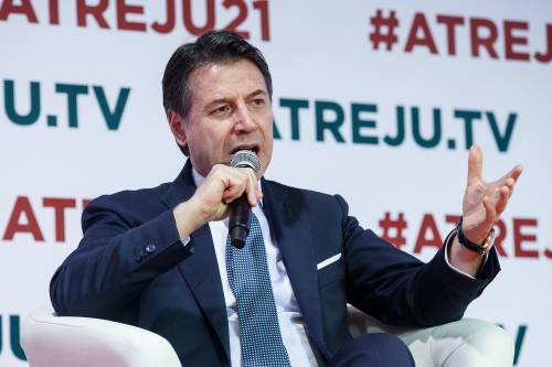"Ha superato il limite". La fronda M5S silura Conte