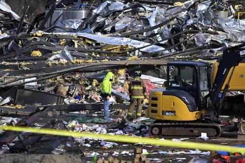 Cinque stati Usa distrutti da 32 tornado. "Cancellate intere città, 100 le vittime"