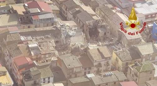 Il crollo delle palazzine a Ravanusa visto dall'alto