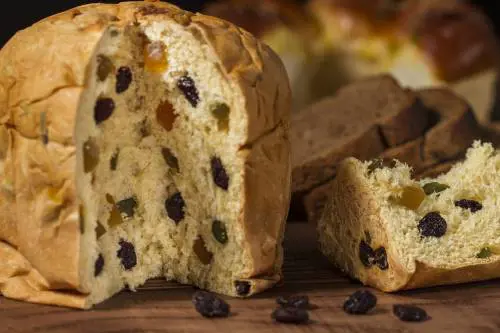 Milano: storia e leggenda del panettone, il dolce meneghino più amato 