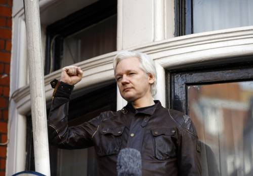 Assange, l'ictus in cella e l'ossessione degli Usa per un sopravvissuto