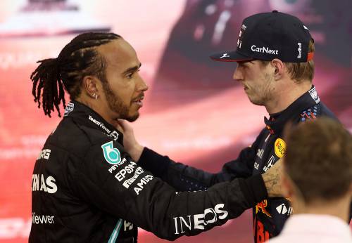Verstappen campione. Hamilton abdica da lord in una F1 mai così folle