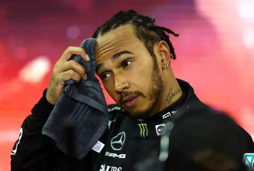 Gli inglesi non ci stanno: "Hamilton derubato"