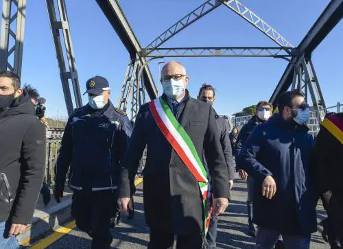 Ponte di Ferro riaperto. Ma pedoni e ciclisti a rischio