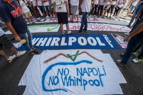Whirlpool Napoli, ancora ritardi sulla riconversione: il Consorzio prende tempo