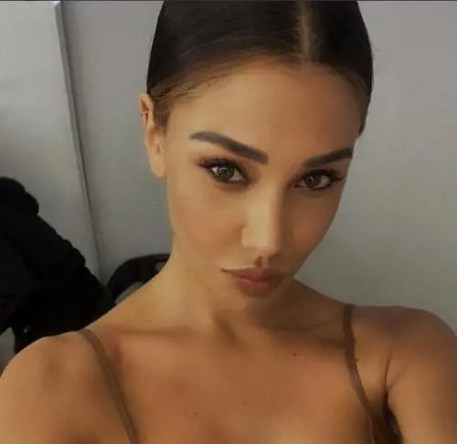 "Due tette e...". Ma ora Morrone viene beccato con Belen