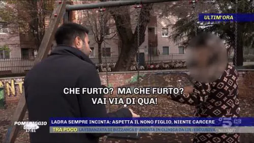 "Ma che furto, vai via...": la nomade incinta se la prende col giornalista