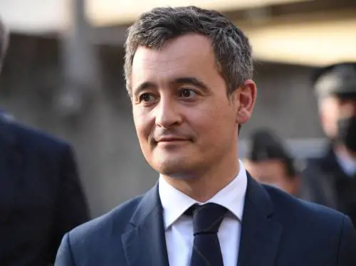 Chi è Gerald Darmanin, il ministro francese che "imbarazza" Parigi