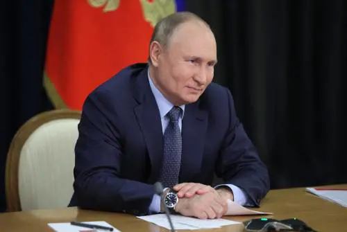 Biden parla con Putin e cerca la via diplomatica sull'Ucraina