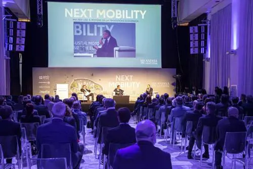 Noleggio e sharing: mancano i chip. E la politica...