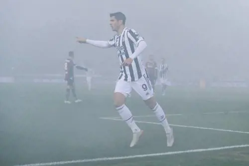 Una Signora provinciale sbuca dalla nebbia con 2 tiri