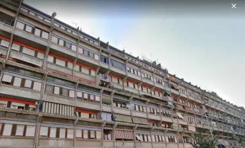 L'orrore a Roma: un cadavere nell'intercapedine. Aveva mani e piedi legati