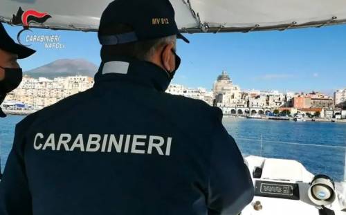 Carabinieri sub e motovedette in acqua contro la pesca illegale