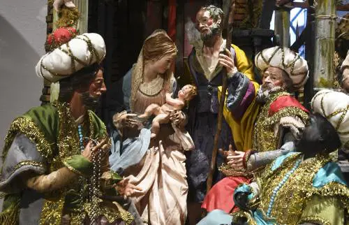 Napoli, viaggio tra i presepi di San Gregorio Armeno