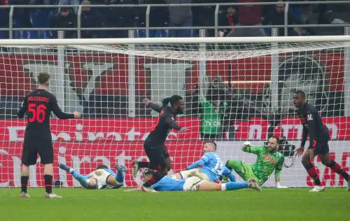 Il fuorigioco violentato agita il Var dello sport. E gli arbitri si assolvono