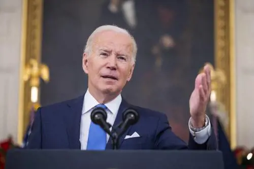 Povero Biden dopo i disastri c'è l'insulto negli auguri