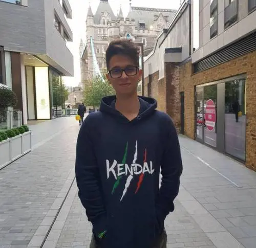 Il mondo "virtuale" di Kendal, lo youtuber con i piedi per terra