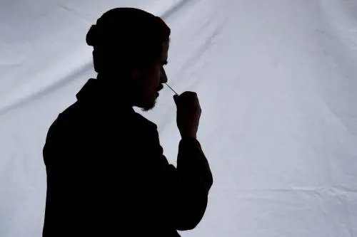 Omicron 2 è più contagiosa (in famiglia): così colpisce anche i vaccinati