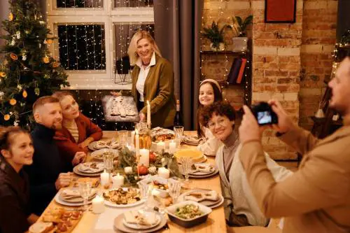 Come affrontare le festività natalizie senza abbuffarsi