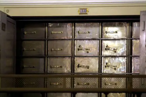 La sinistra torna all'attacco: "A Natale regalatevi una patrimoniale"