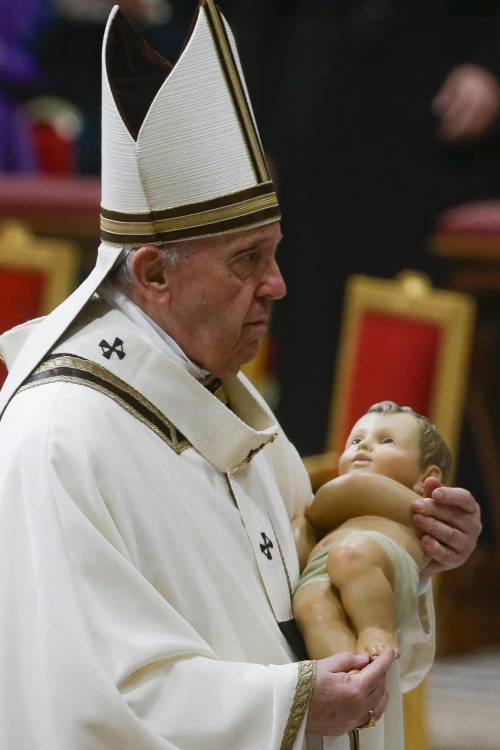 L'appello del Papa nel giorno di Natale: "Vaccini per i più bisognosi"