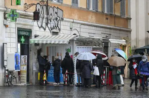 "La prima soglia critica". Ma è record di Green pass: cosa succede a Natale