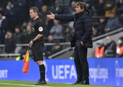 Antonio Conte esonerato dal Tottenham: ora il suo futuro in bilico. Tre big italiane interessate