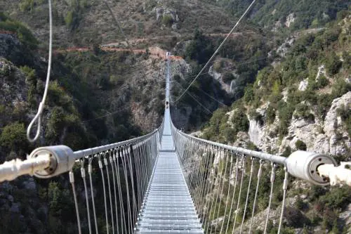 Vista sulla natura sospesi nel vuoto