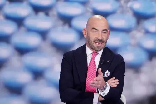 L'allarme di Bassetti: "Chiudere il tamponificio Italia" 