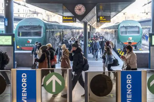 Bus e treni dicono addio al super green pass