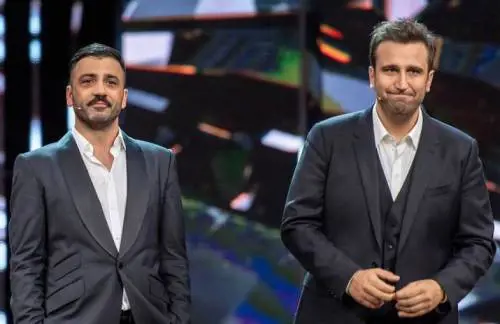 Covid, Pio e Amedeo in quarantena: così rischiano il Capodanno