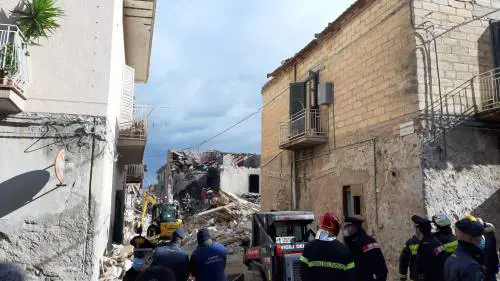 Ravanusa, emessi dieci avvisi di garanzia dopo la strage in via Trilussa