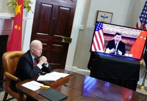 Taiwan, Xi Jinping avverte Biden: "Non giocate con il fuoco"